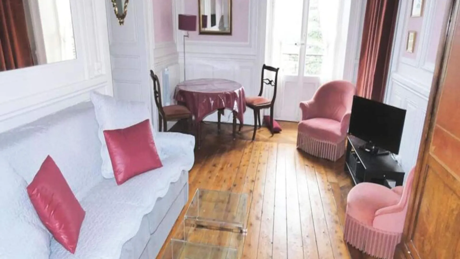 2 Rooms For 2 People Aix-les-Bains 0*,